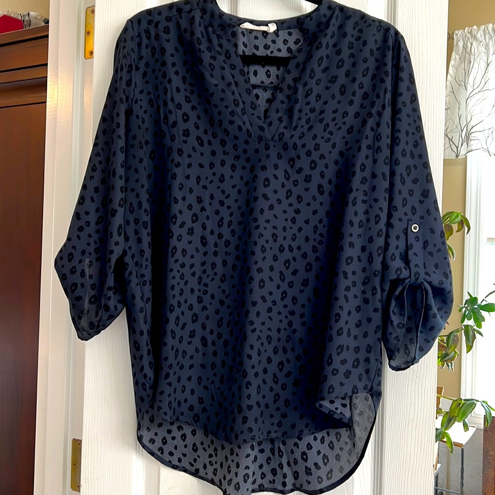 Lush Warren Split Neck blouse blue leopard print size large